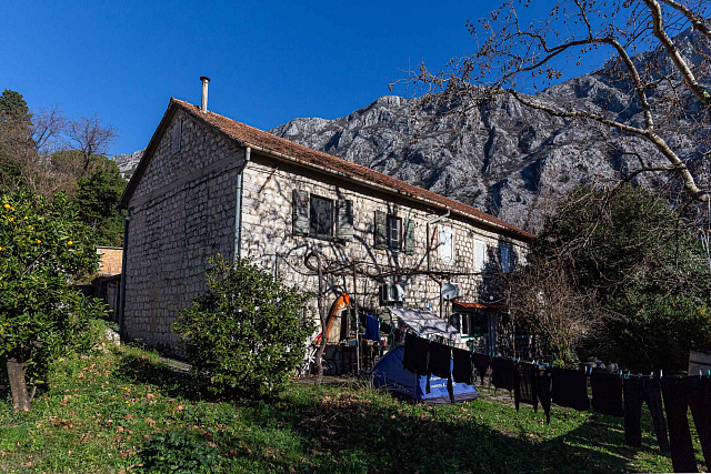Zu verkaufen – Authentisches Steinhaus mit traumhaftem Blick auf die Bucht von Kotor
